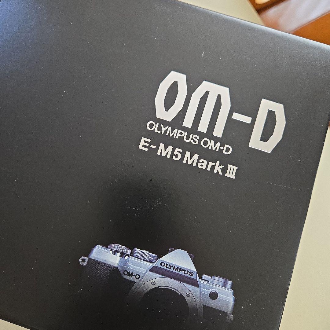 【美品】第3世代E-M5 Mark III ボディー※バッテリー３個他おまけ付