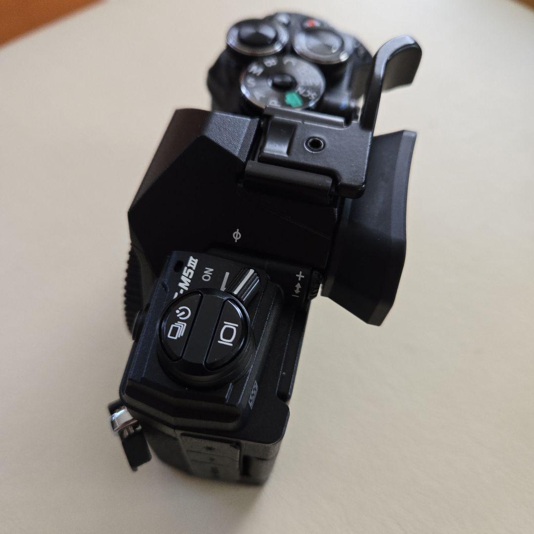【美品】第3世代E-M5 Mark III ボディー※バッテリー３個他おまけ付