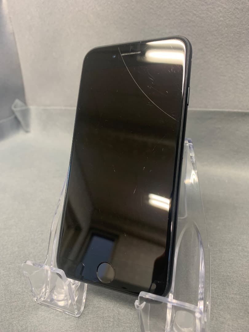 中古美品　国内版　SIMフリー　iPhone SE 第二世代　64GB ブラック