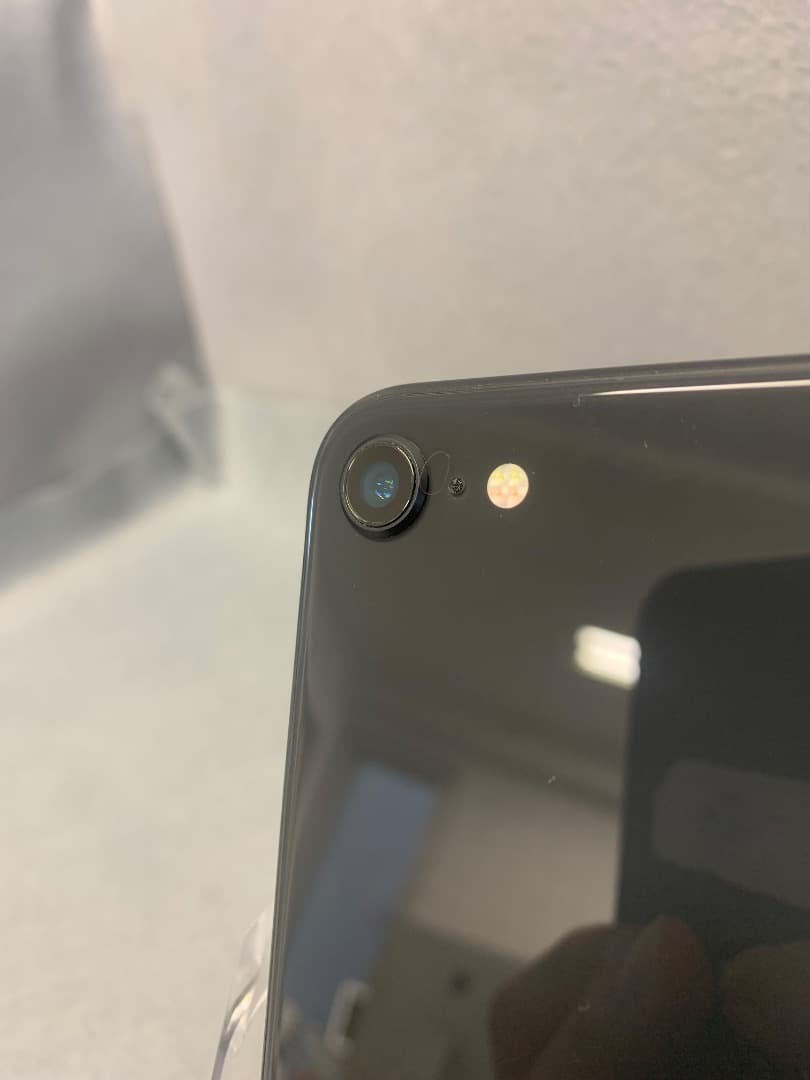 中古美品　国内版　SIMフリー　iPhone SE 第二世代　64GB ブラック