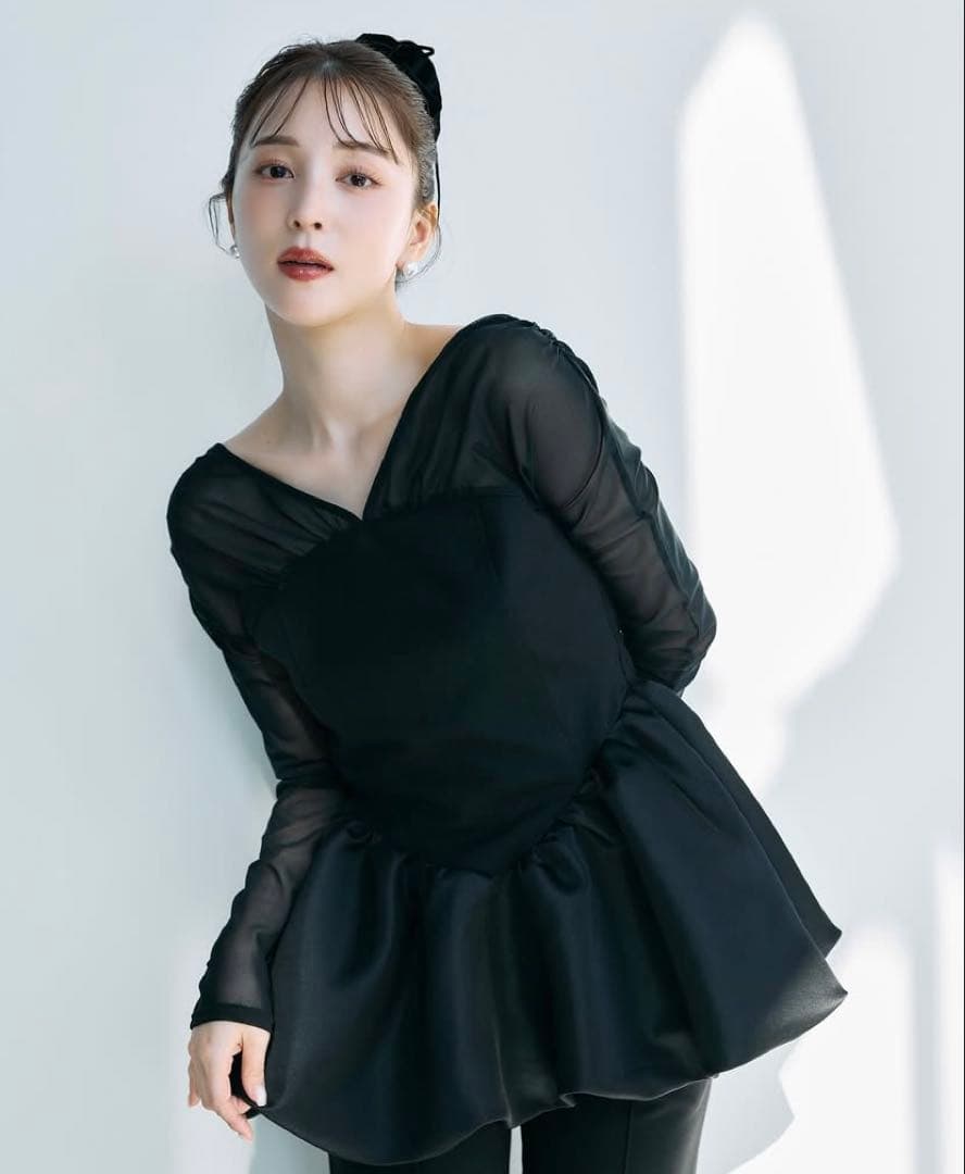 polaura ブラックフリルペプラムトップス（長袖）