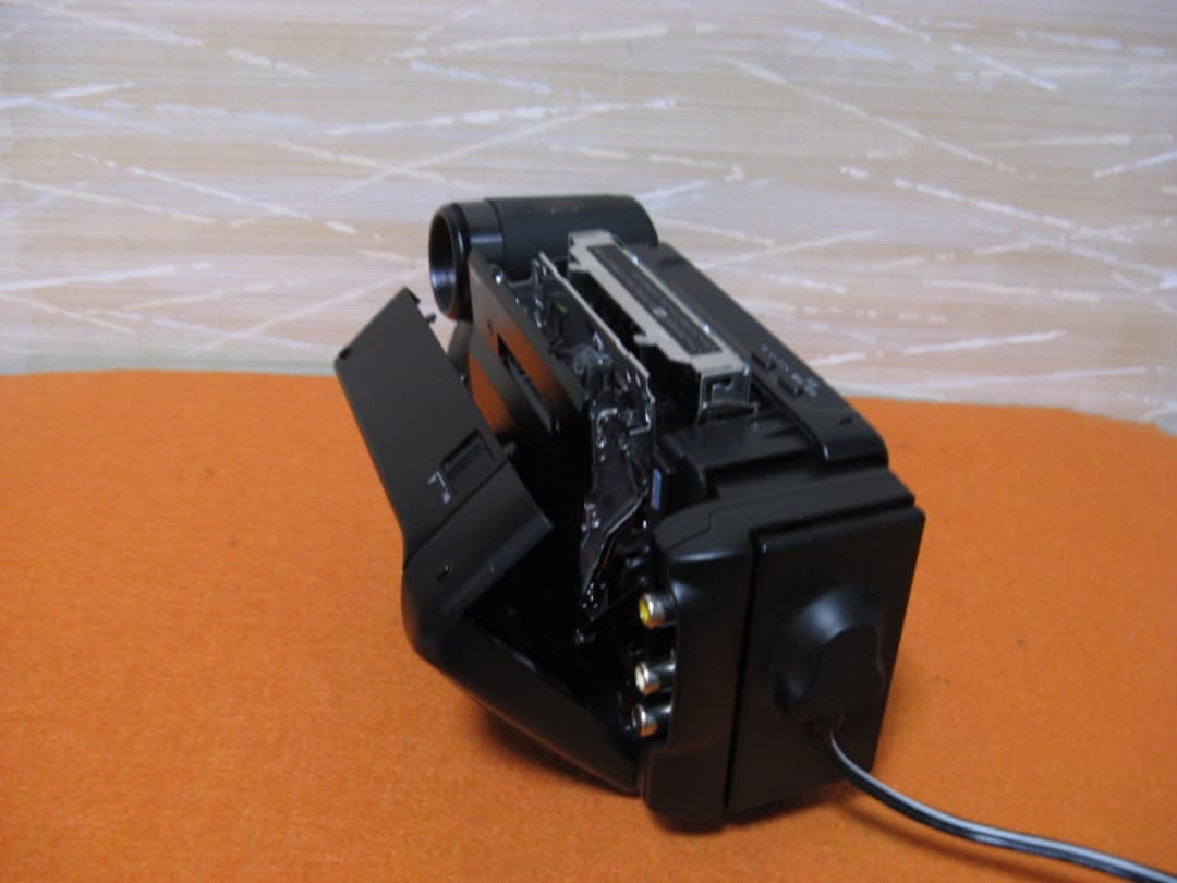 動作OK❗️☆シャープの液晶8ミリビデオカメラ・VL-EL310