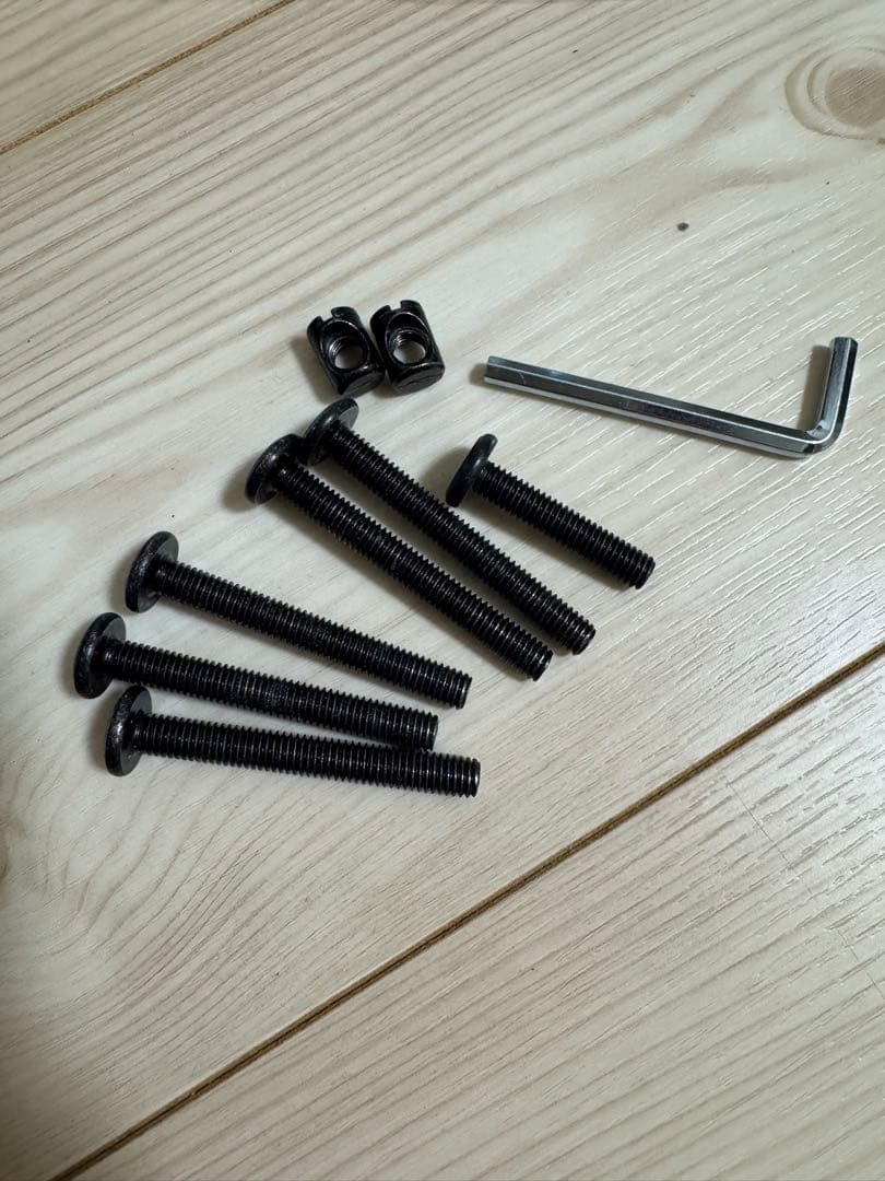 北欧風　シンプルな木製デスク