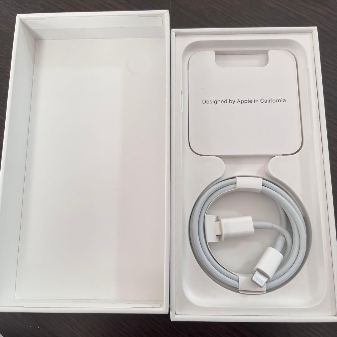 iPhone SE 第3世代　64GB 本体　スターライト　バッテリー86%