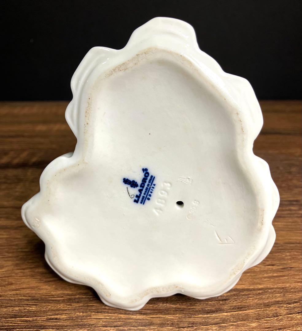 リヤドロ LLADRO 子犬を抱く貴婦人