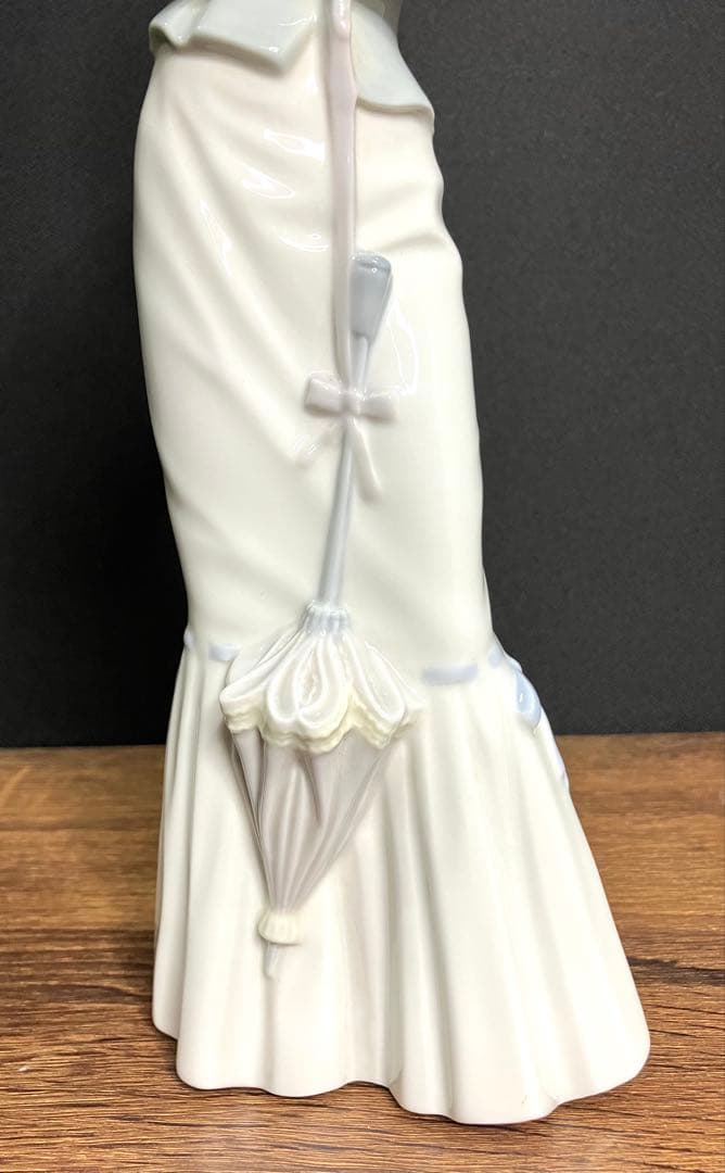 リヤドロ LLADRO 子犬を抱く貴婦人