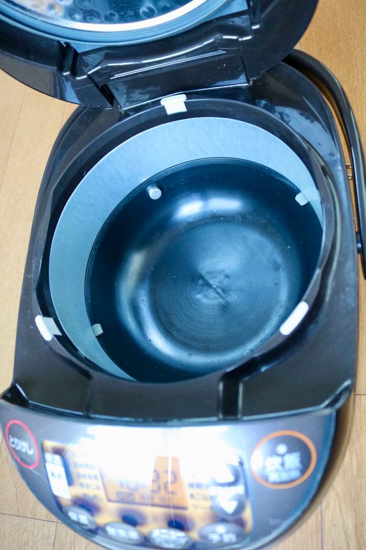 ☆美品！ 2022年製！ 象印 炊飯器 NW-VH10 5.5合 IH炊飯ジャー