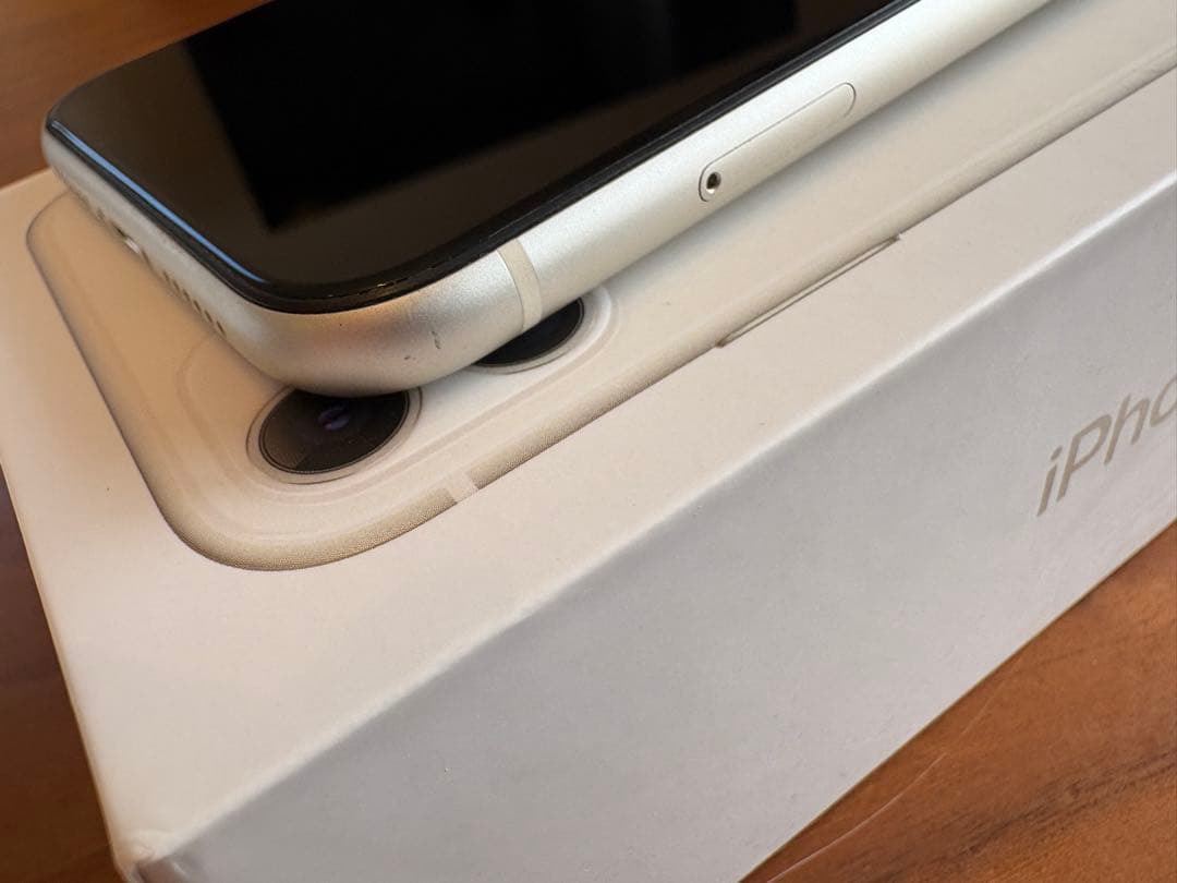 Apple iPhone 11 ホワイト本体128GB SIMフリー