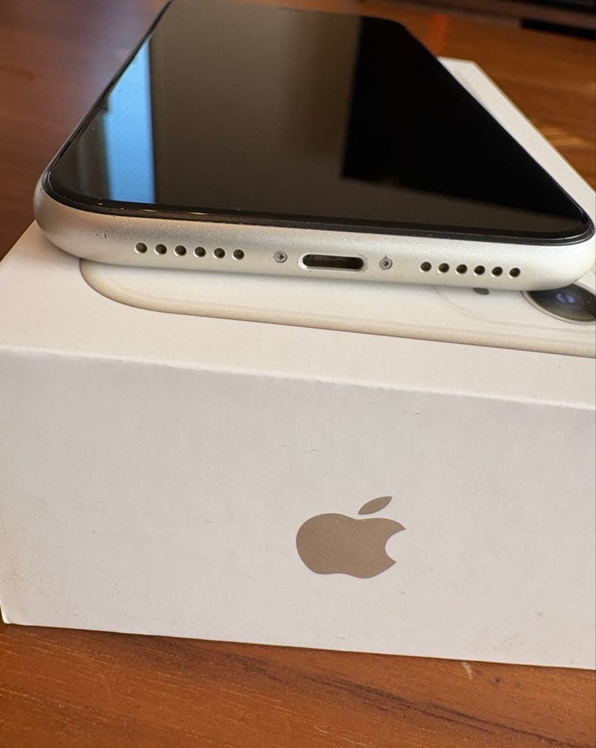 Apple iPhone 11 ホワイト本体128GB SIMフリー