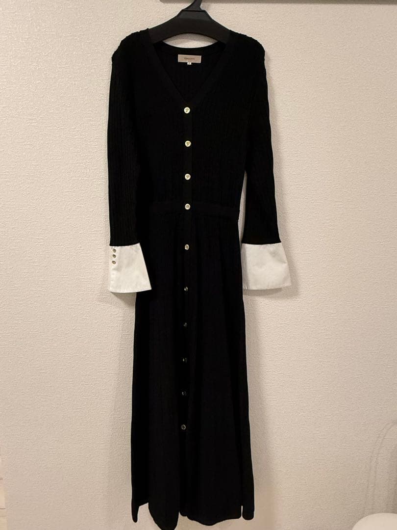 【限定】JUSGLITTY 袖カフス ニットワンピース 黒
