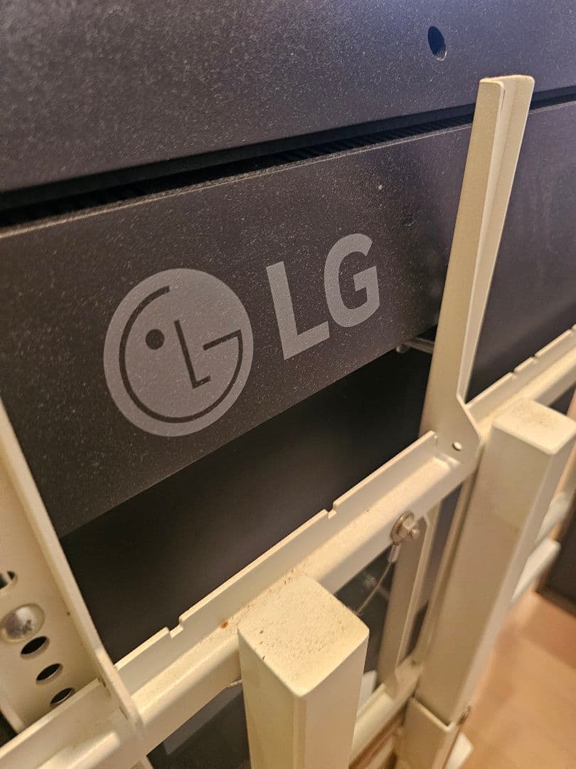 【中古】LG モニター ディスプレイ 43UN700-B 42.5インチ/4K
