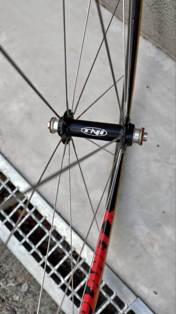 カーボンホイール　フロント20mm リア85mm