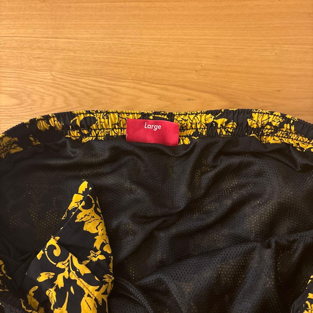 シュプリーム　ショートパンツ