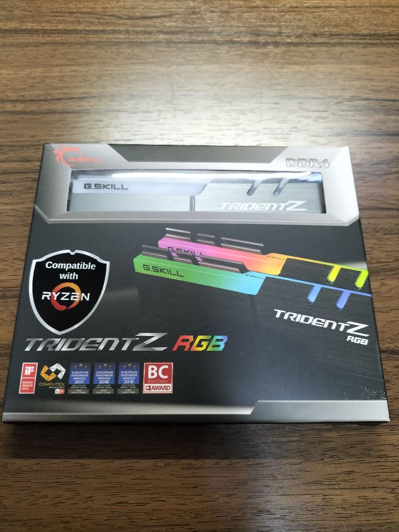 メモリー TridentZ RGB 32GB