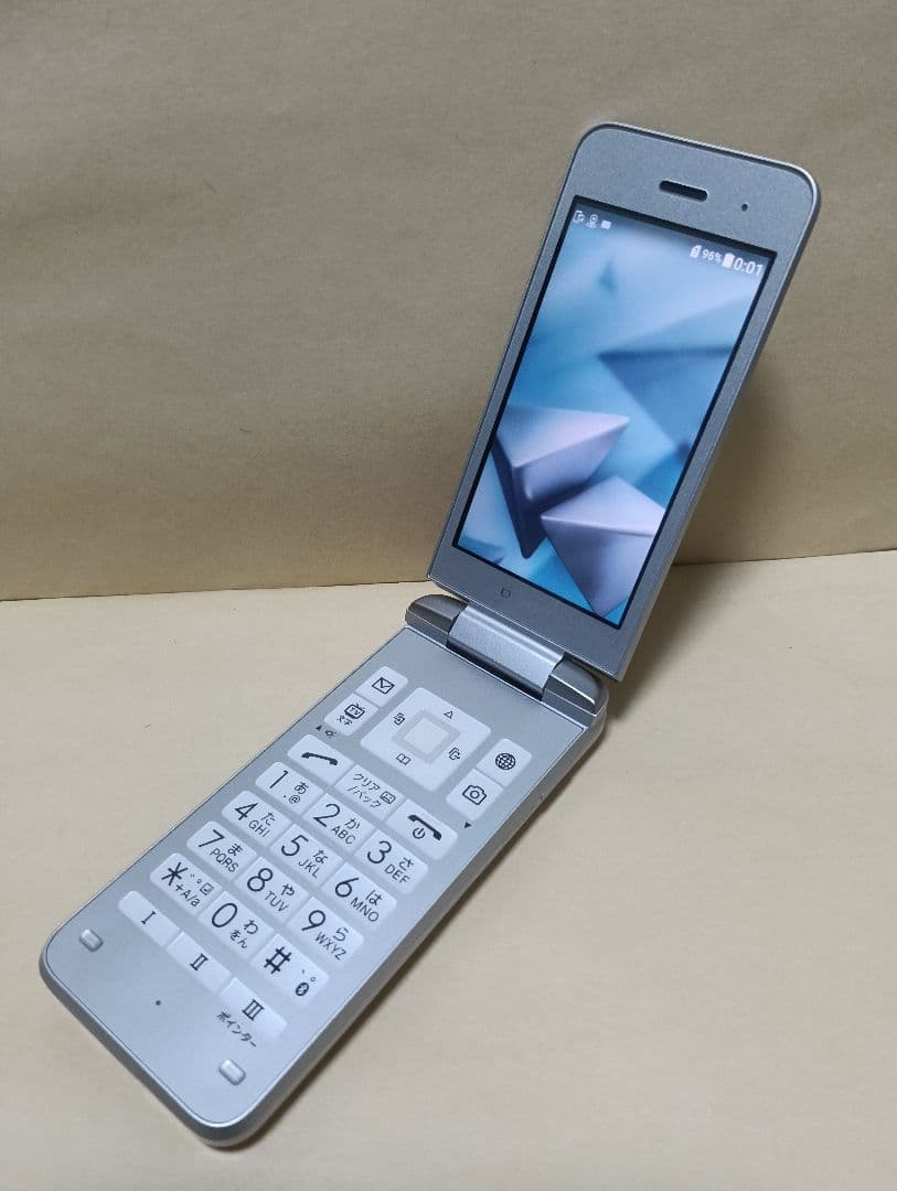 新品未使用電池パック付　DIGNOケータイ3　SIMロック解除済　シルバー　美品