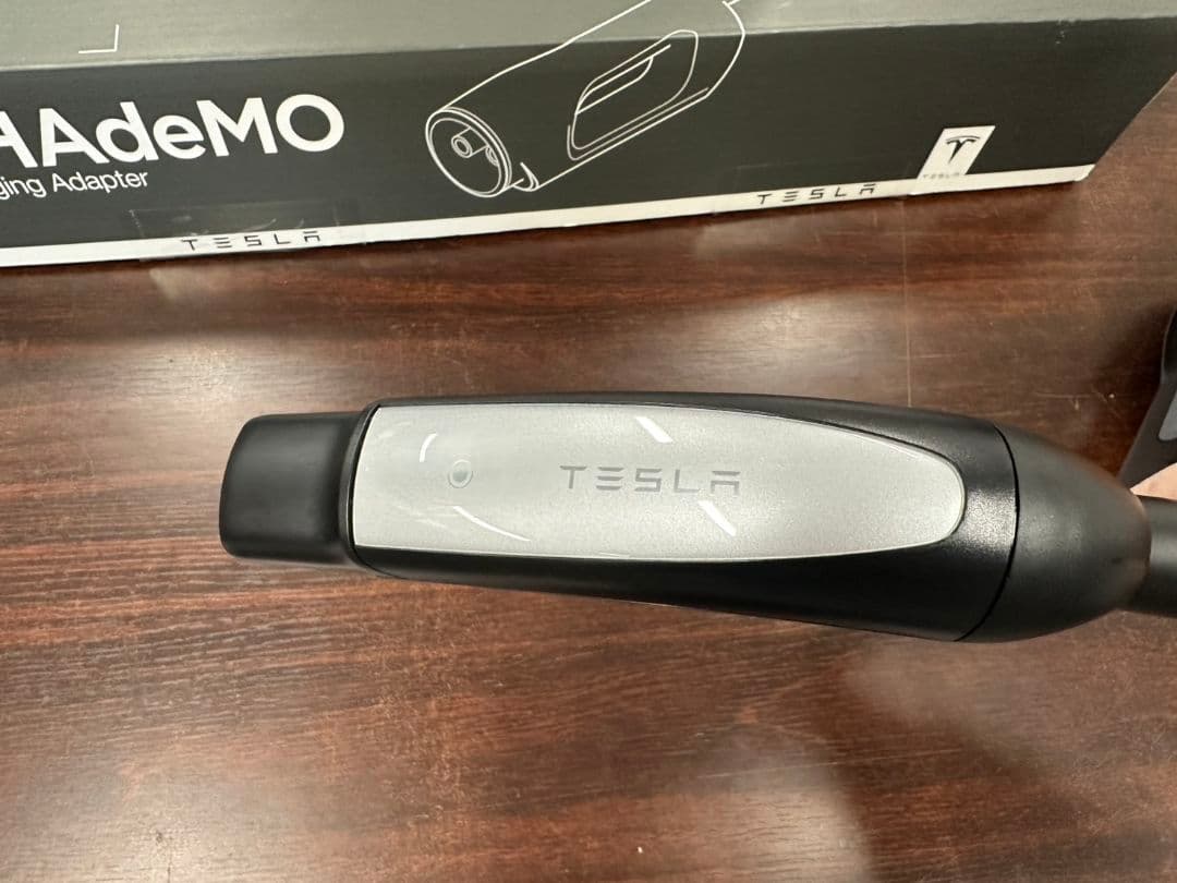 今だけクリスマスセール　純正　TESLA CHAdeMOアダプター