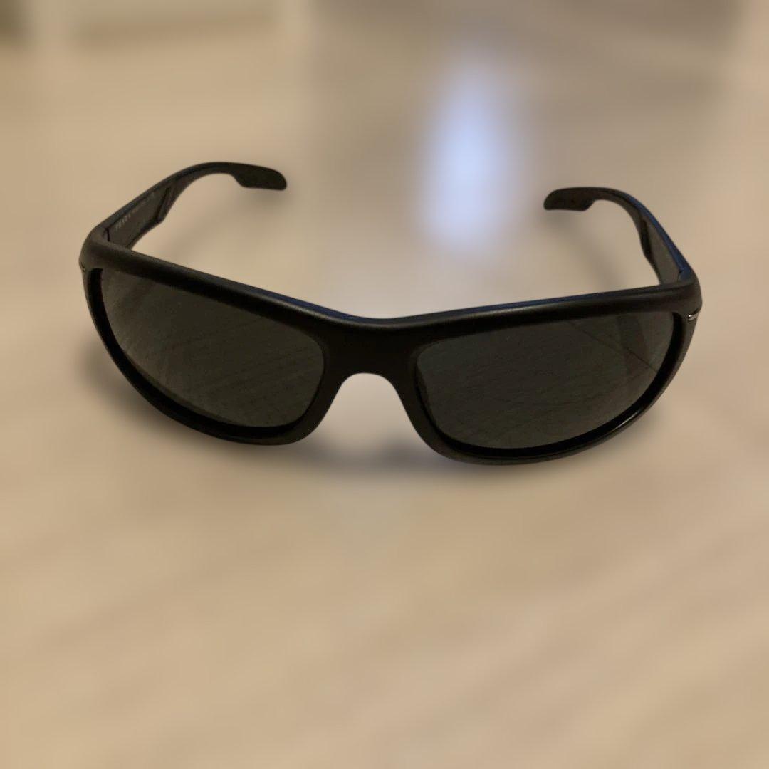 PRADAブラックサングラス