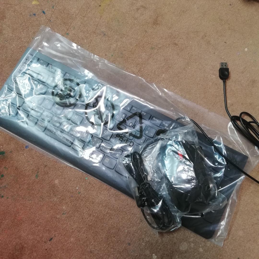 レノボ 超狭枠24インチ　第8世代Core-i5　8G/SSD512+HDD1T