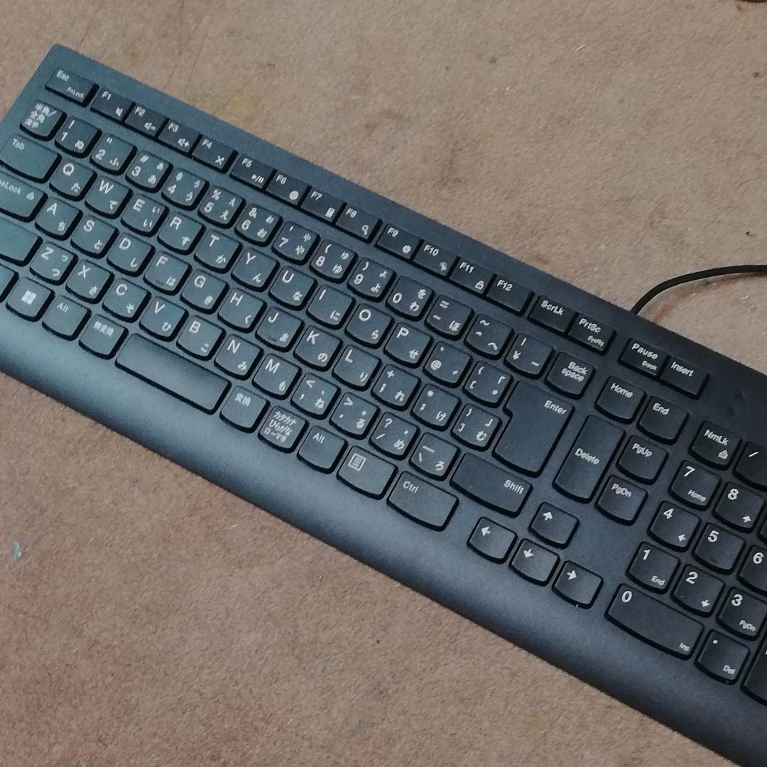 レノボ 超狭枠24インチ　第8世代Core-i5　8G/SSD512+HDD1T