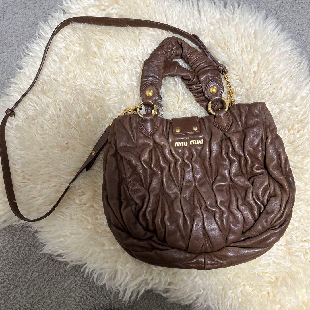 Miu Miuミュウミュウ　マテラッセレザー2WAYハンドバッグ