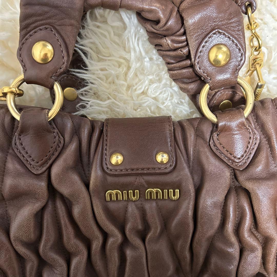 Miu Miuミュウミュウ　マテラッセレザー2WAYハンドバッグ