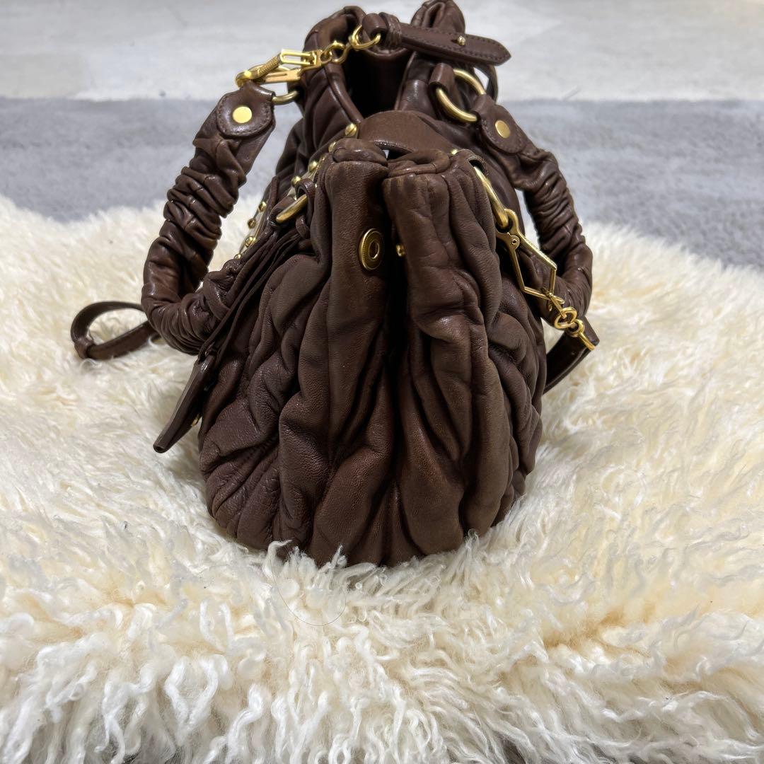 Miu Miuミュウミュウ　マテラッセレザー2WAYハンドバッグ