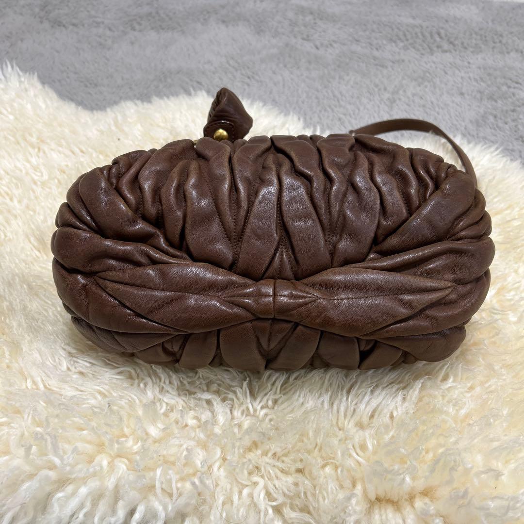 Miu Miuミュウミュウ　マテラッセレザー2WAYハンドバッグ