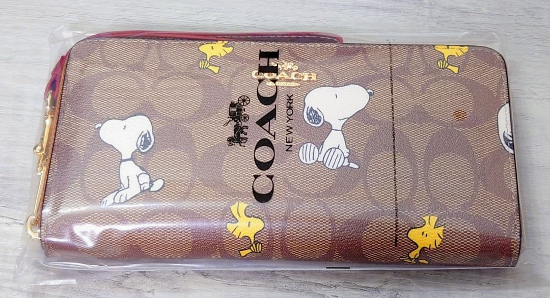 新品 COACH コーチ スヌーピー シグネチャー柄 ラウンドジップ 長財布