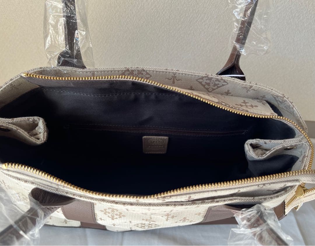 送料込【新品・未使用】russetモノグラムバック