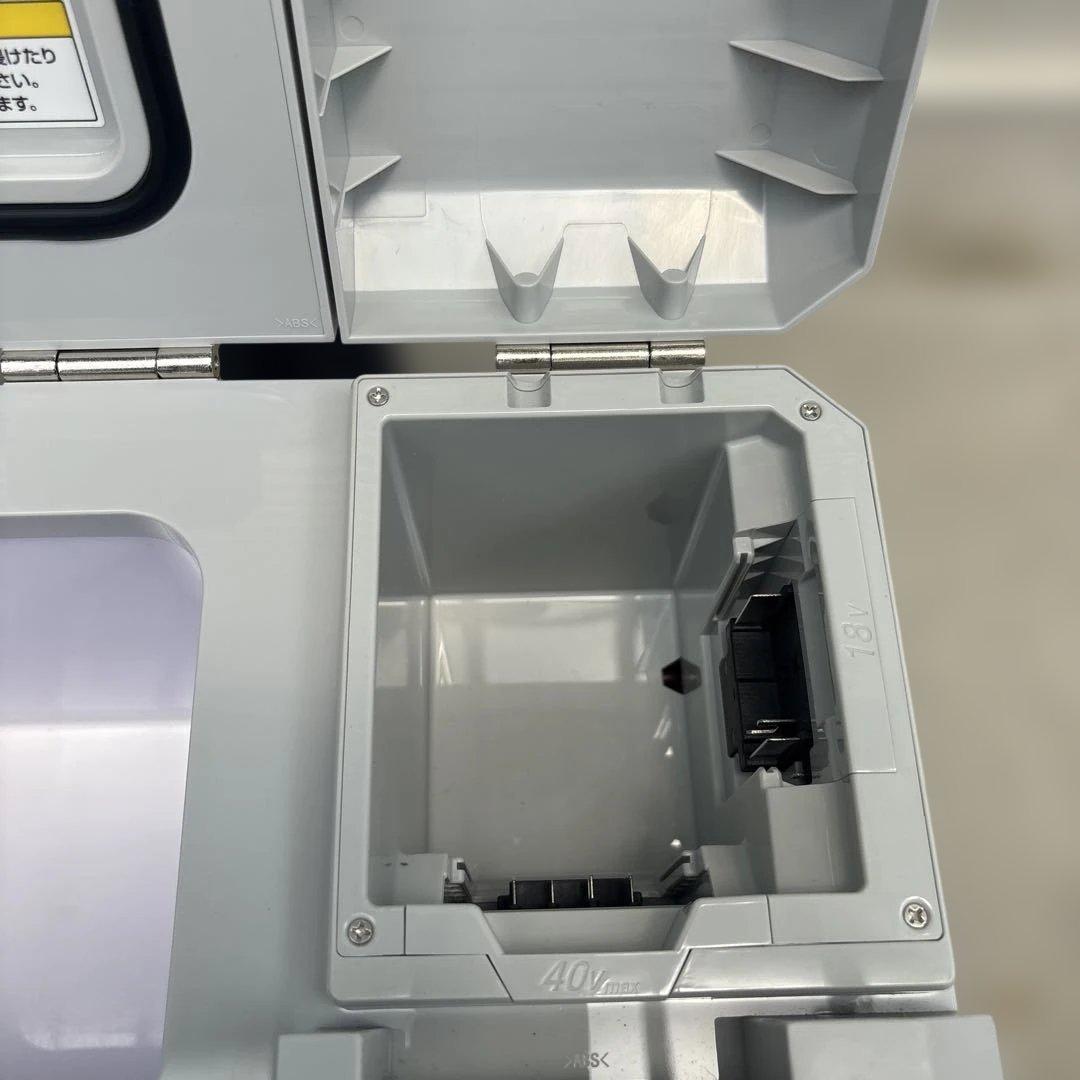 Makita CW003G 冷温庫7Ｌ 傷はありますが　新品未使用品です