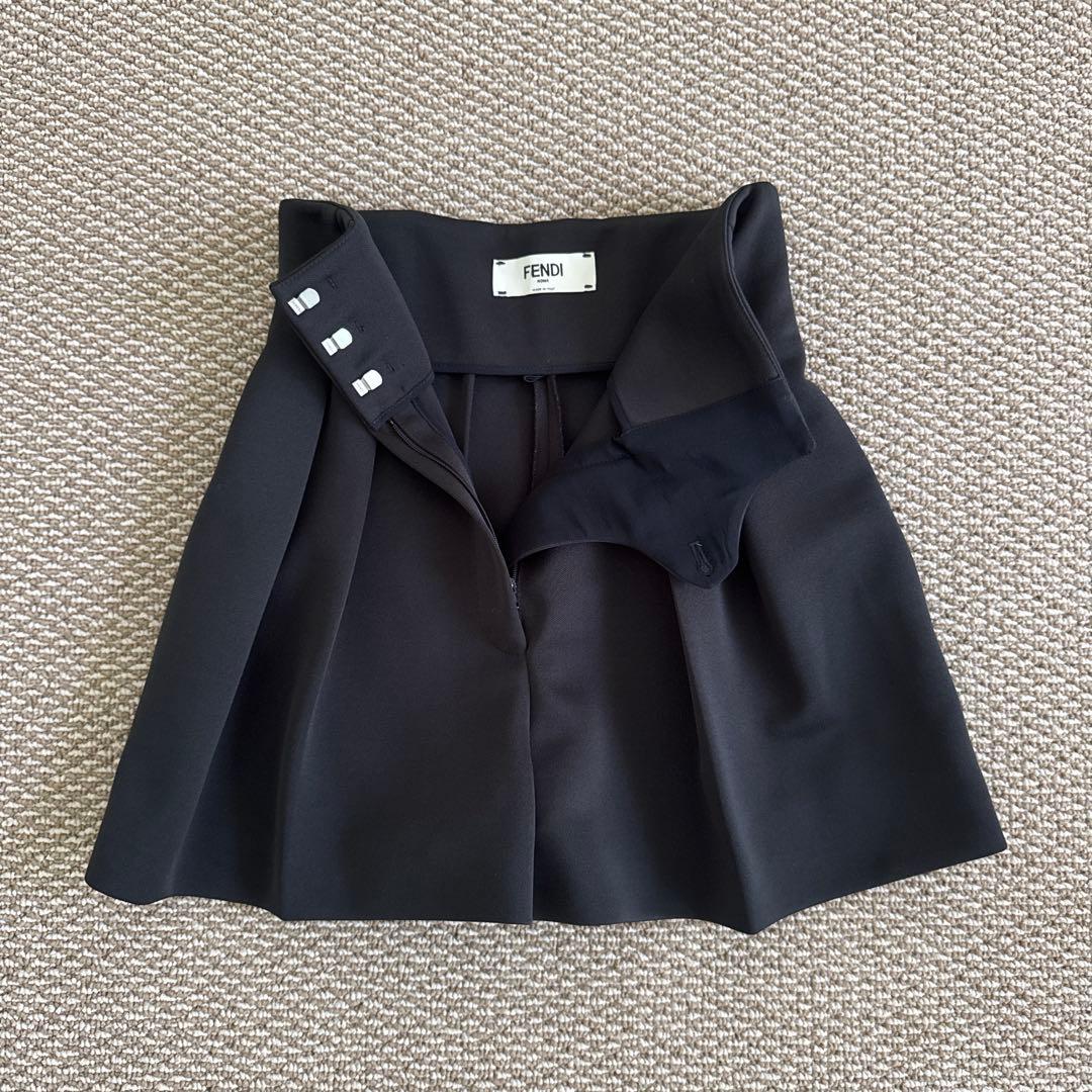 FENDI フェンディ ハイウエストショートパンツ ブラック