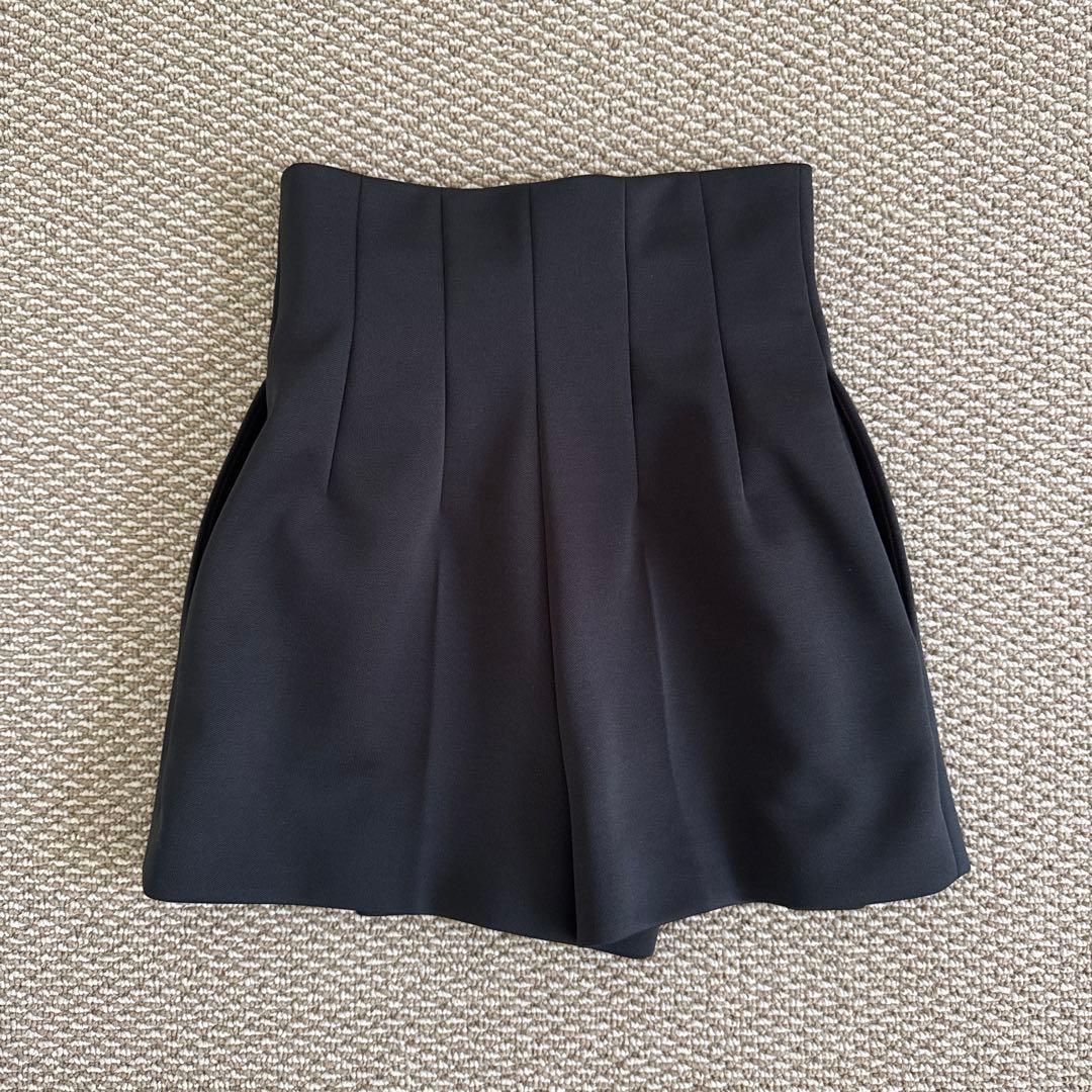 FENDI フェンディ ハイウエストショートパンツ ブラック