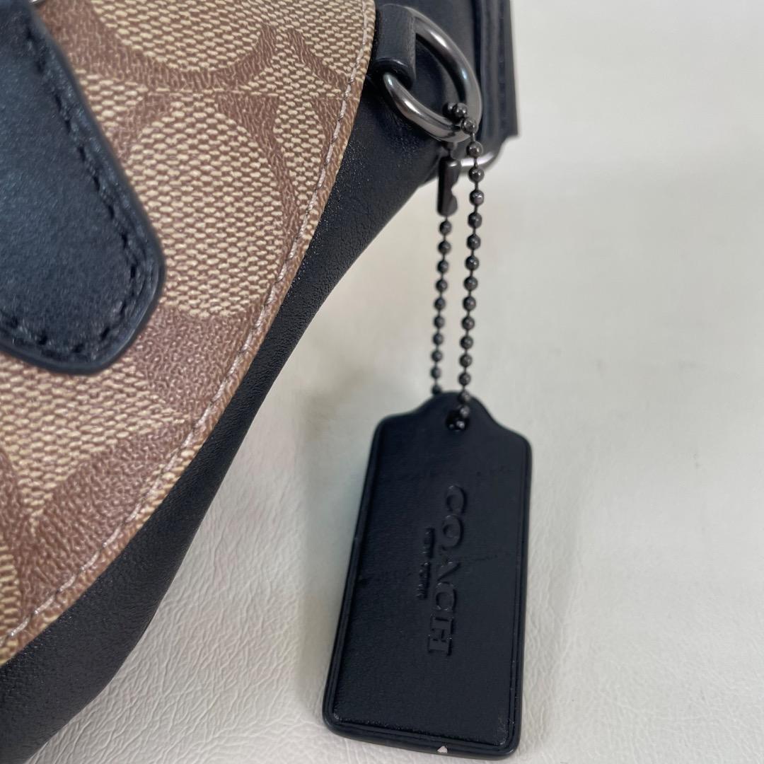 C5 美品✨COACH ボディバッグ F84711 ブラック×シグネチャー