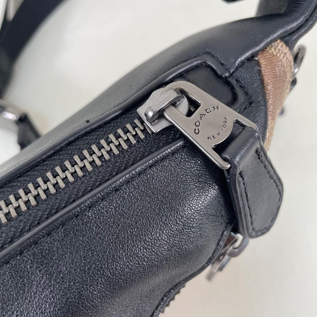 C5 美品✨COACH ボディバッグ F84711 ブラック×シグネチャー