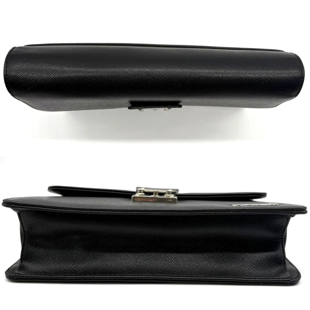 YSL　イヴサンローラン　クラッチバッグ　セカンドバッグ　ブラック　レザー　黒