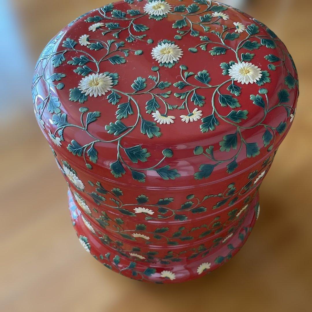 沖縄　角萬　漆器　赤い花柄の漆器 重箱