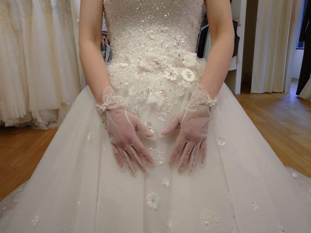 ウェディングドレス ホワイト 編上げ スパンコール ビーズ Aライン