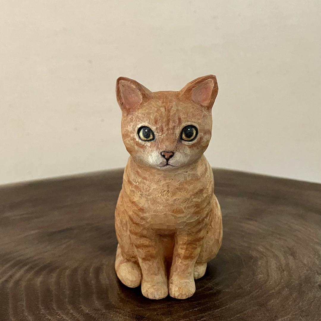 木彫りのトラ猫