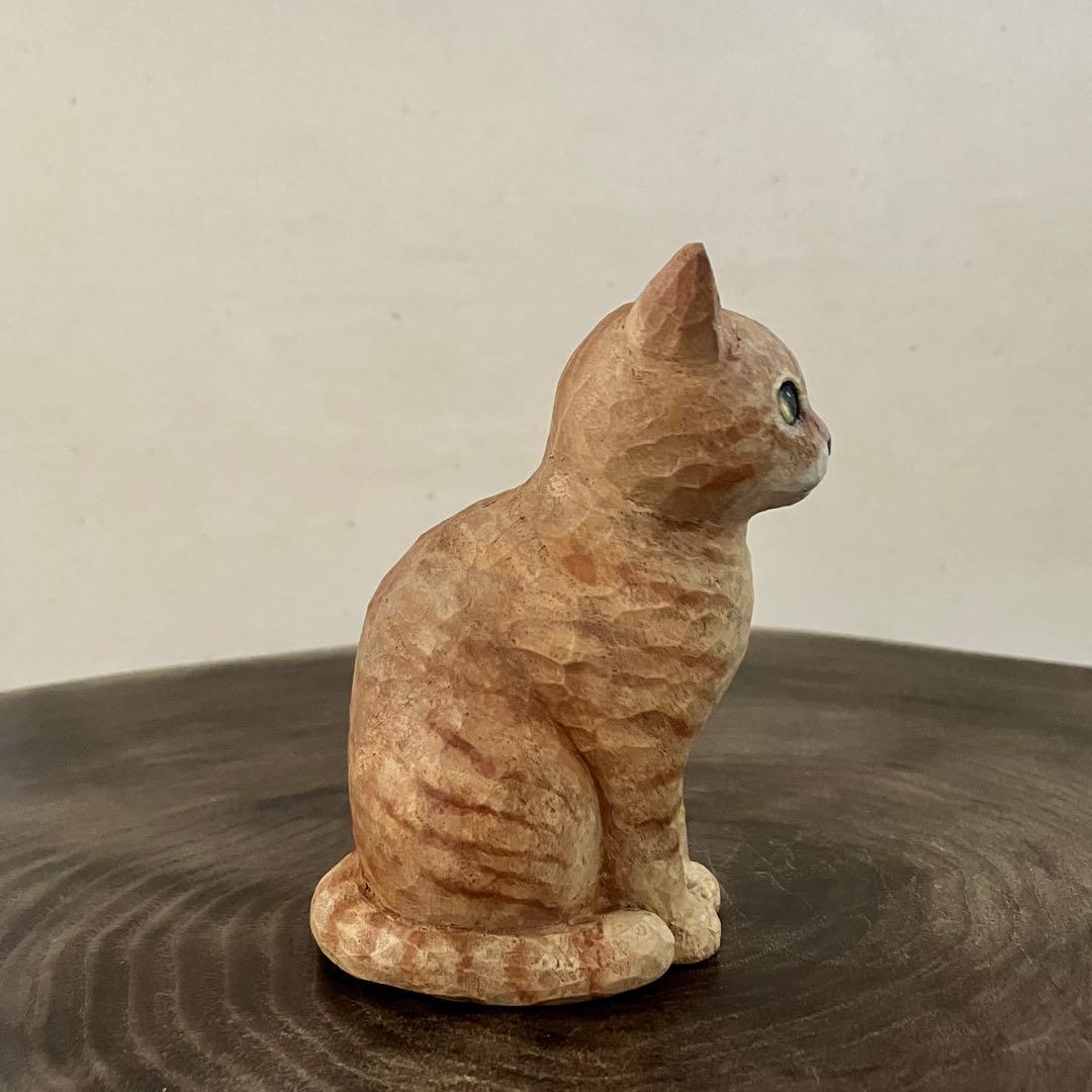 木彫りのトラ猫