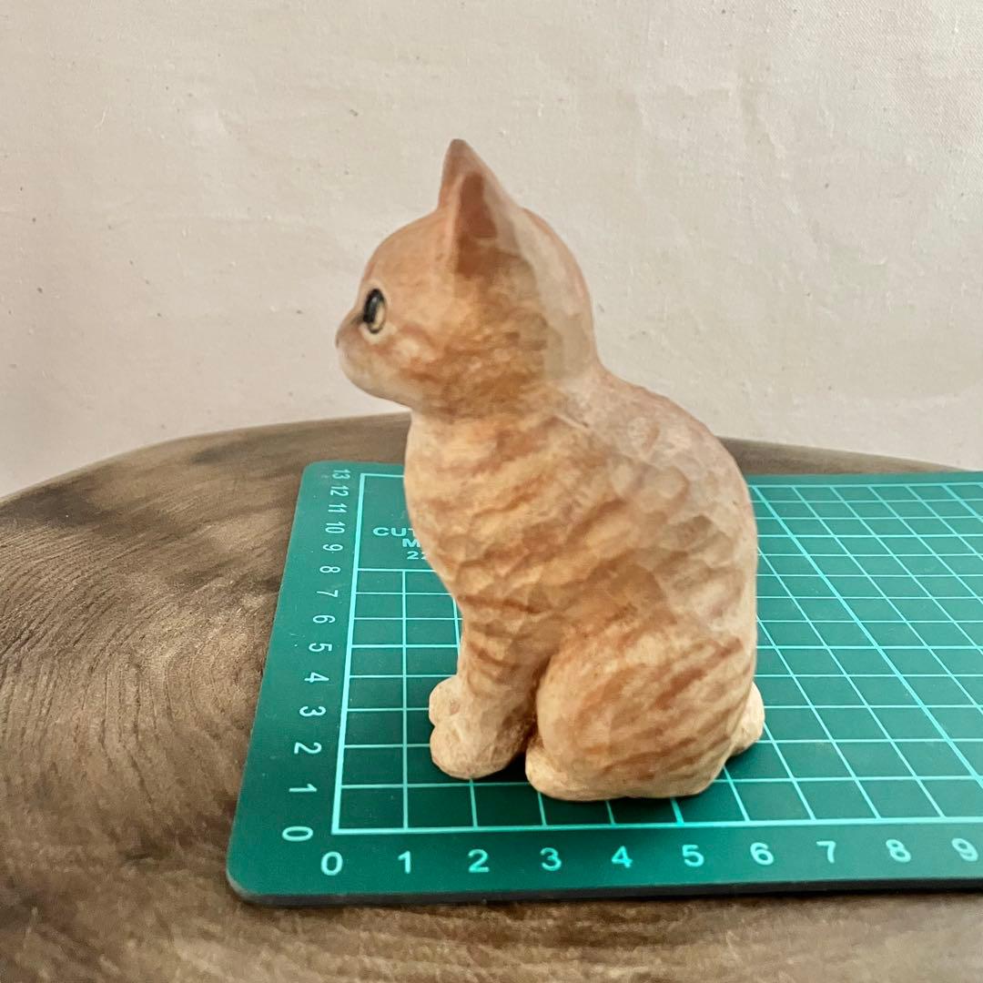 木彫りのトラ猫