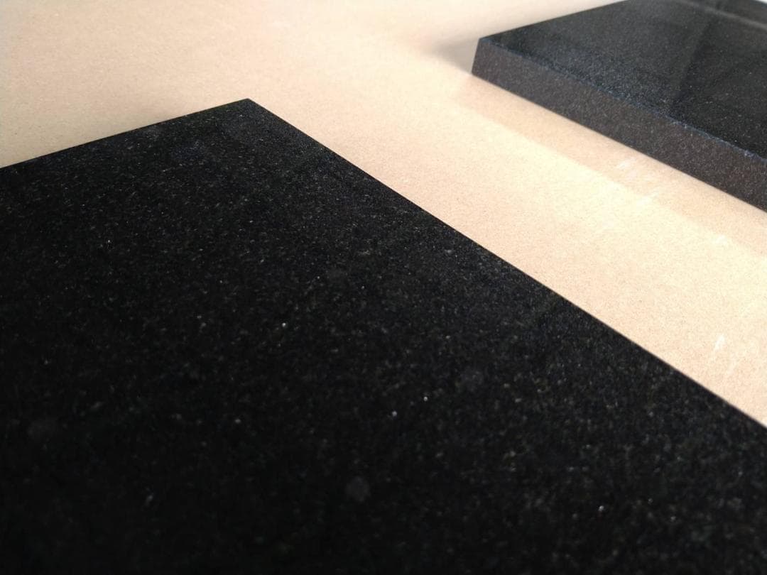 天然黒御影石　山西黒　オーディオボード　●300×250×17　5面磨き●　ペア