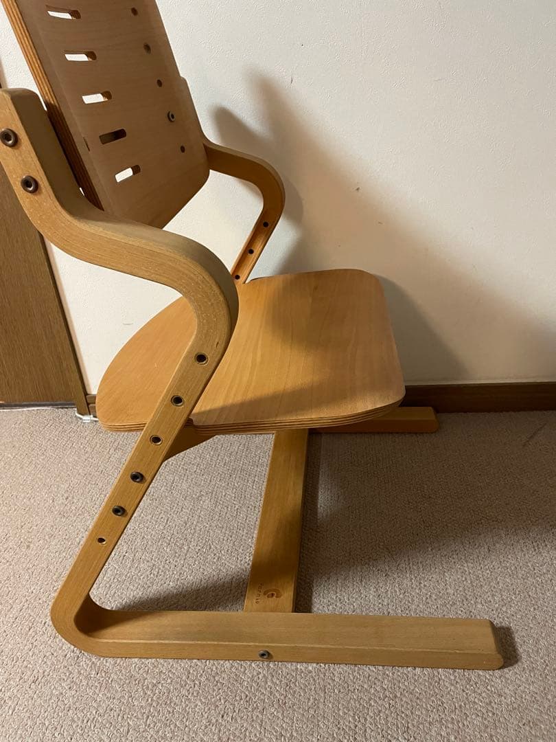 フォルミオ　デスクチェアー