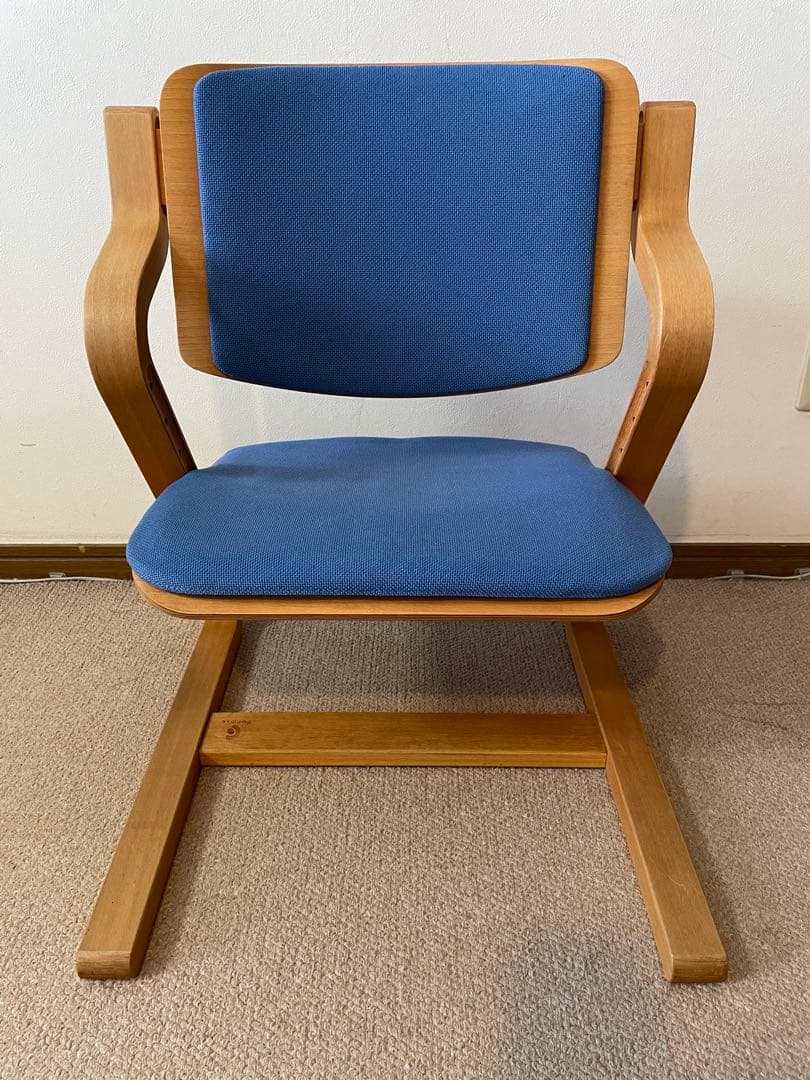 フォルミオ　デスクチェアー