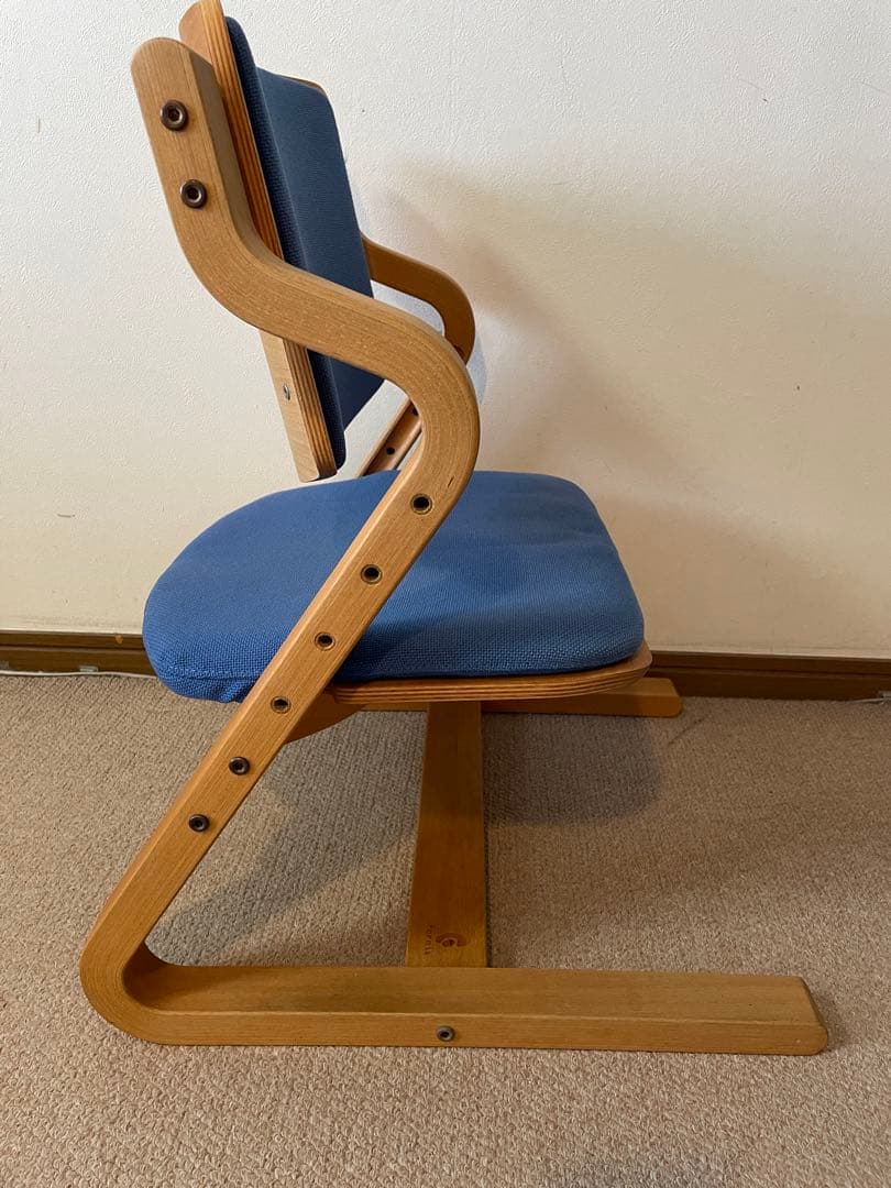 フォルミオ　デスクチェアー