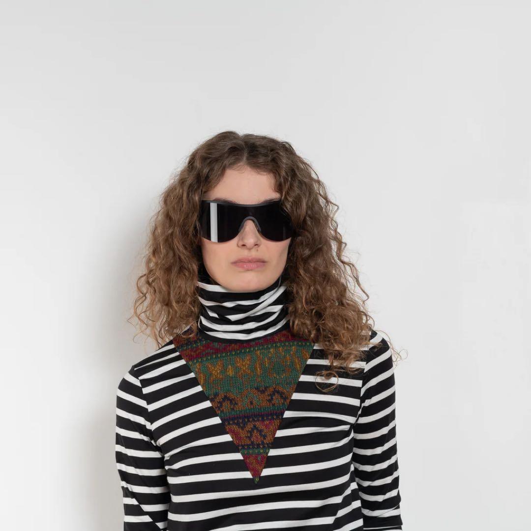 新品Julie Kegels TURTLE NECK / BLACK WHITE
