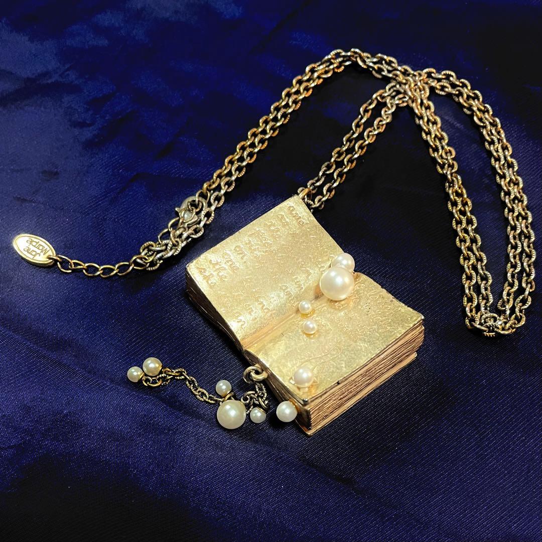 ジェーンマープル 本型ペンダント ネックレス パール付き