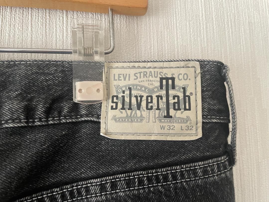 【1/4まで特別価格】Levi's SilverTab ルーズカーゴパンツ 黒