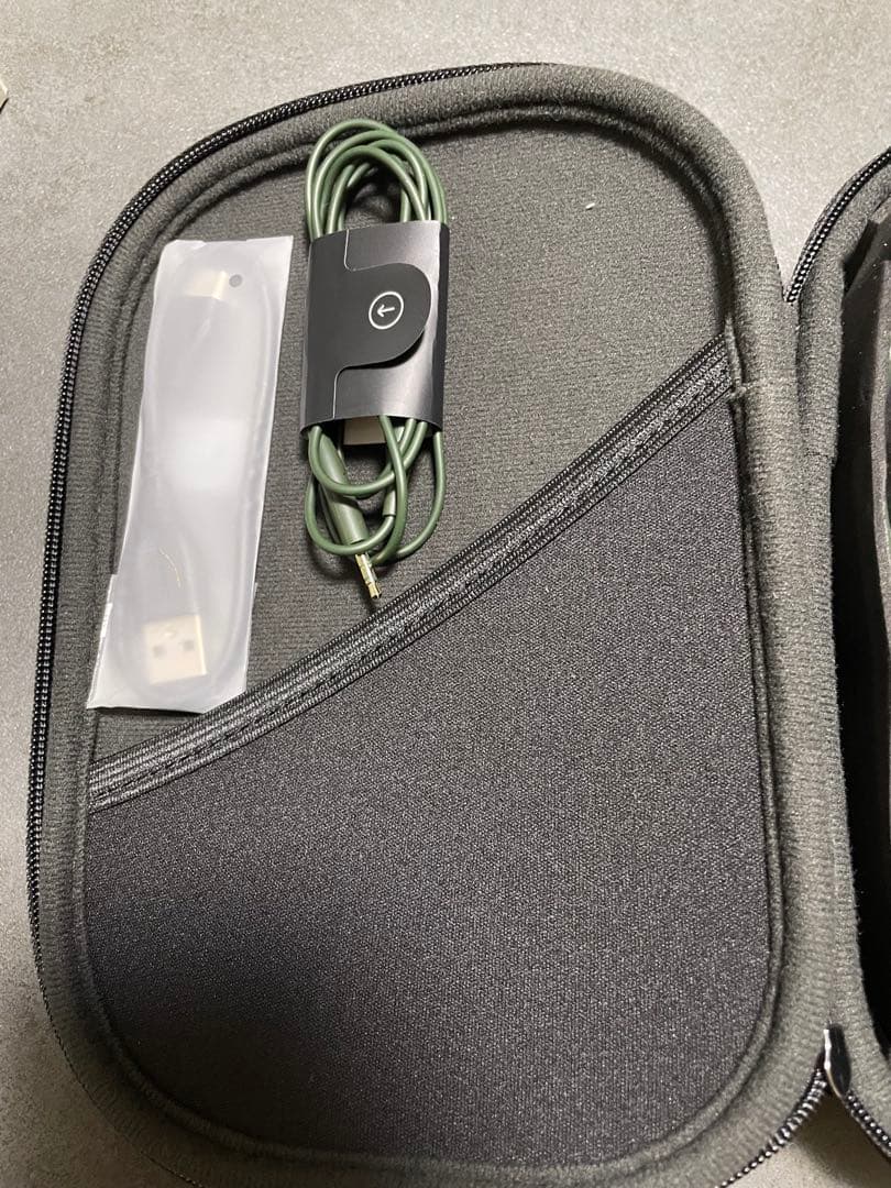 Bose quiet comfort headphonesグリーン　ハードケース