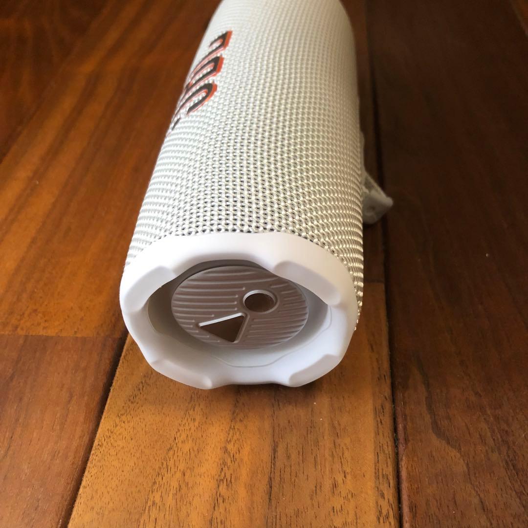 【美品】JBL FLIP 7ポータブルスピーカーBluetooth対応 ホワイト