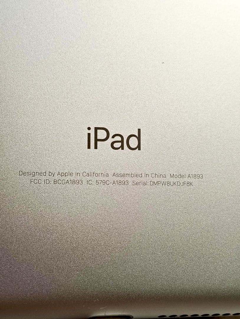 iPad A1893 32GB 9.7インチ　第六世代